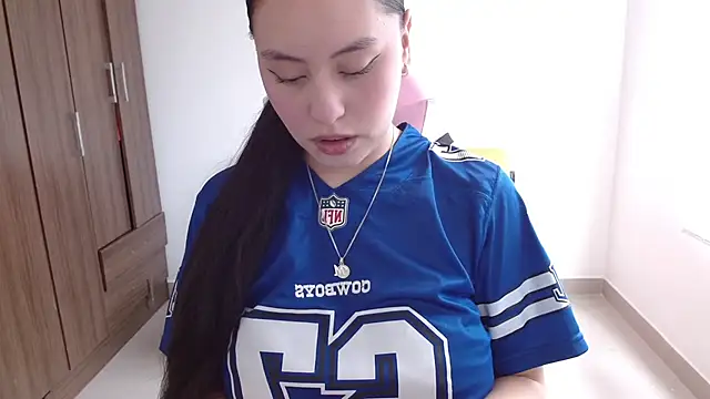 madissooon   online show from 11/05/25, 06:19