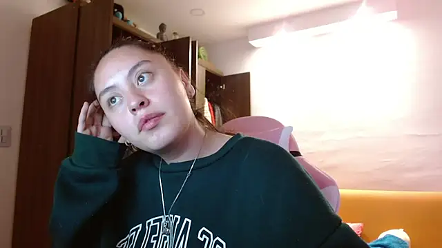 madissooon   online show from 11/12/25, 04:02