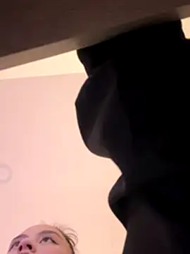 madissooon   online show from 11/20/25, 04:12