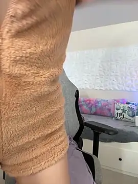 Snapshot of fantasyxwolf chatting on 12/01/25, 12:10 fantasyxwolf online show from 12/01/25, 12:10