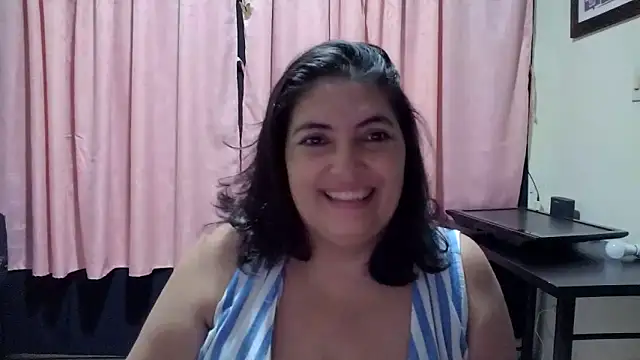 Snapshot of lina_maria99 chatting on 02/15/26, 12:51 lina maria99 online show from 02/15/26, 12:51