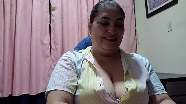 Snapshot of lina_maria99 chatting on 03/06/26, 06:43 lina maria99 online show from 03/06/26, 06:43