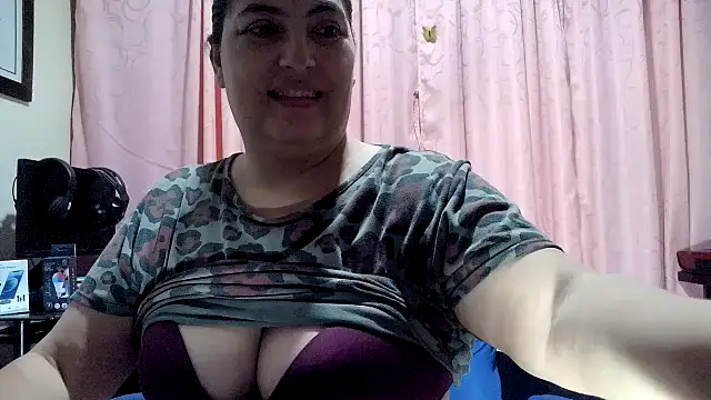 Snapshot of lina_maria99 chatting on 03/26/26, 02:17 lina maria99 online show from 03/26/26, 02:17