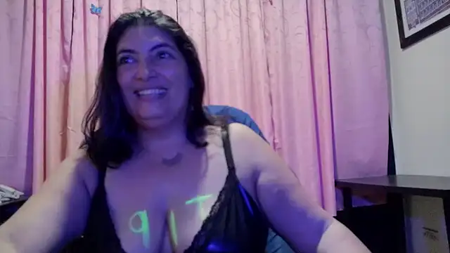 Snapshot of lina_maria99 chatting on 04/07/26, 01:50 lina maria99 online show from 04/07/26, 01:50