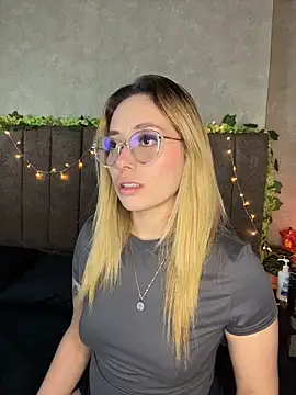 LanaMills  online show from 03/06/26, 04:20