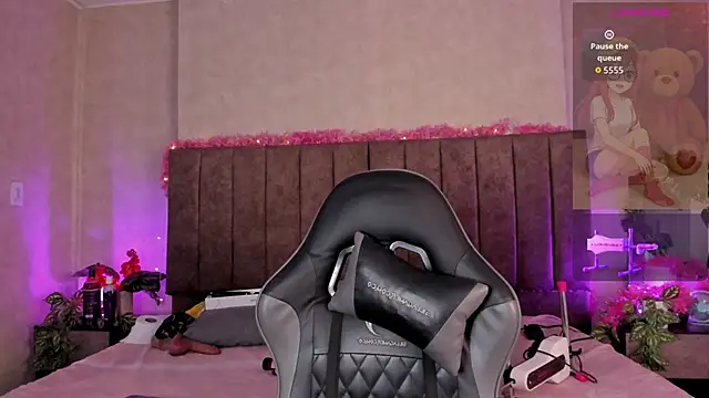 LanaMills  online show from 06/08/26, 03:18