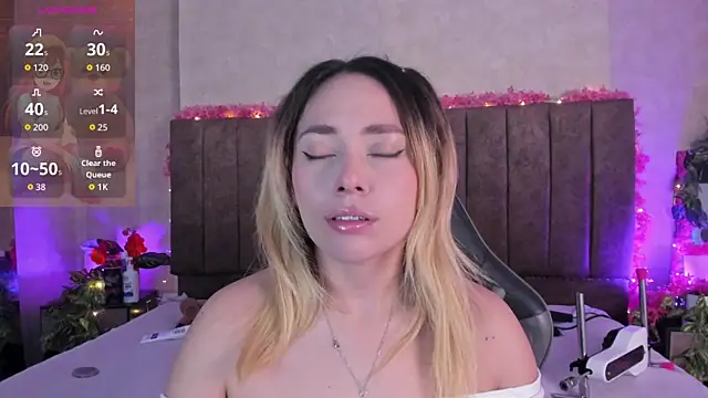LanaMills  online show from 06/25/26, 04:12