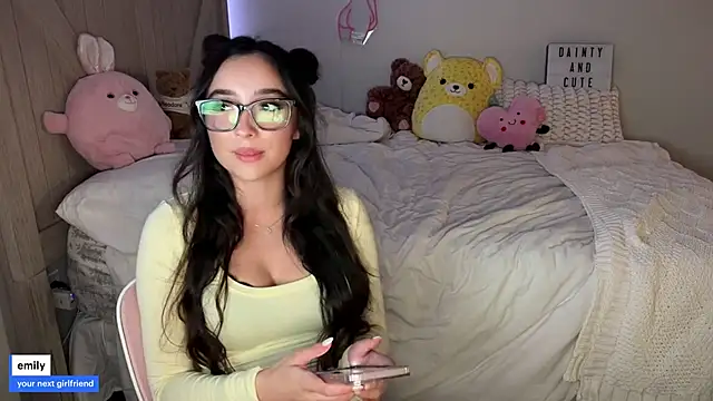 Snapshot of emmyfawn chatting on 09/14/25, 04:00 emmyfawn online show from 09/14/25, 04:00