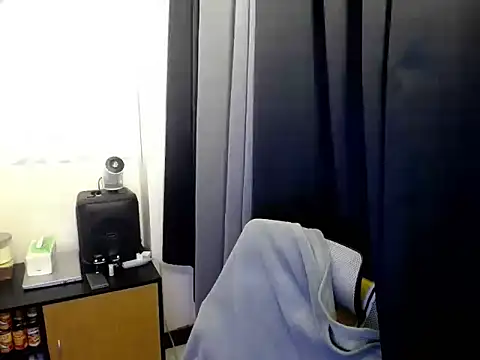 Snapshot of Thefriskyasian chatting on 09/20/25, 06:20 Thefriskyasian online show from 09/20/25, 06:20