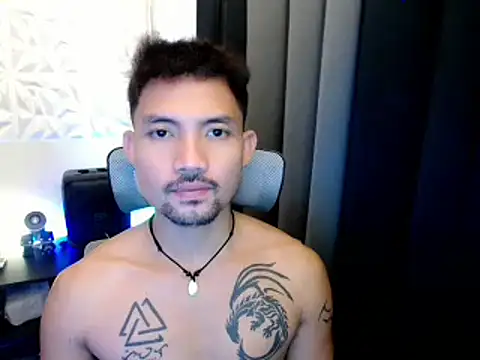 Snapshot of Thefriskyasian chatting on 10/07/25, 11:24 Thefriskyasian online show from 10/07/25, 11:24