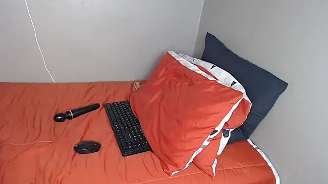 Snapshot of Lunalee chatting on 11/16/25, 07:25 Lunalee online show from 11/16/25, 07:25