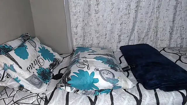 Lunalee online show from 12/21/25, 05:14