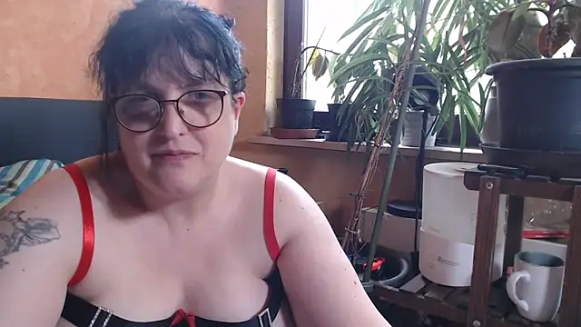 Snapshot of ladyfrombonn chatting on 05/14/26, 02:13 ladyfrombonn online show from 05/14/26, 02:13