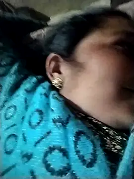 Snapshot of Hot_Kajal5 chatting on 12/18/25, 01:00 Hot Kajal5 online show from 12/18/25, 01:00