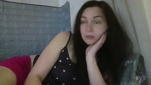 Snapshot of DanaNeon chatting on 05/03/26, 11:27 DanaNeon online show from 05/03/26, 11:27