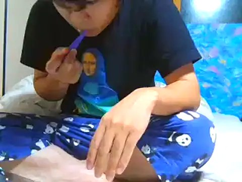 Snapshot of hiromu53 chatting on 10/02/25, 01:29 hiromu53 online show from 10/02/25, 01:29