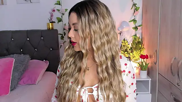 isajonnes18 online show from 10/16/25, 02:34