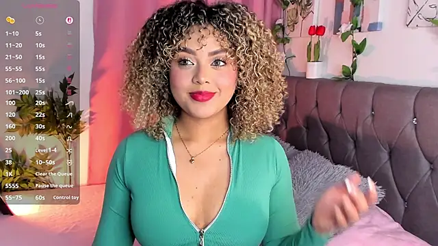 isajonnes18 online show from 12/22/25, 09:56