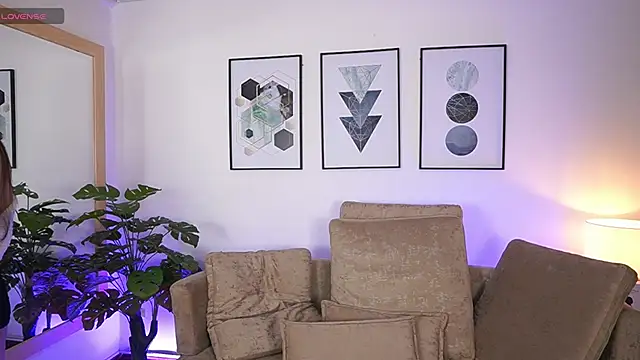 Snapshot of MilaCrave chatting on 09/10/25, 11:43 MilaCrave online show from 09/10/25, 11:43