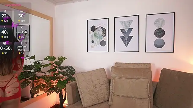 Snapshot of MilaCrave chatting on 09/17/25, 11:45 MilaCrave online show from 09/17/25, 11:45