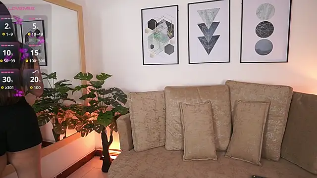 Snapshot of MilaCrave chatting on 09/18/25, 11:45 MilaCrave online show from 09/18/25, 11:45