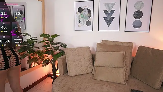 Snapshot of MilaCrave chatting on 09/19/25, 11:44 MilaCrave online show from 09/19/25, 11:44