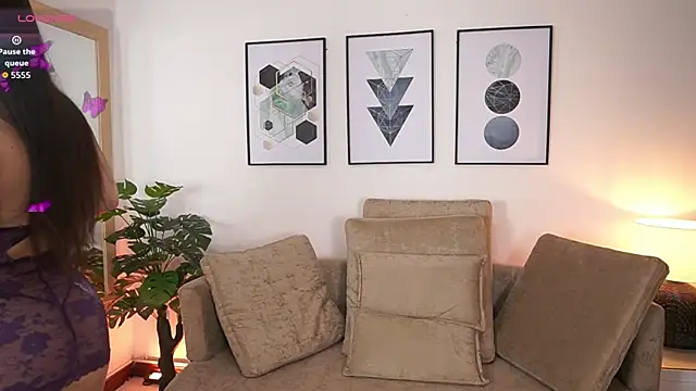 Snapshot of MilaCrave chatting on 09/23/25, 11:57 MilaCrave online show from 09/23/25, 11:57