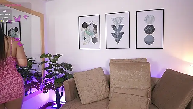 Snapshot of MilaCrave chatting on 09/24/25, 11:35 MilaCrave online show from 09/24/25, 11:35