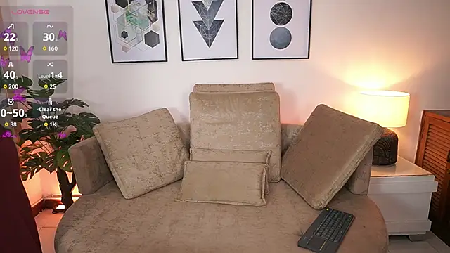 Snapshot of MilaCrave chatting on 09/25/25, 11:36 MilaCrave online show from 09/25/25, 11:36