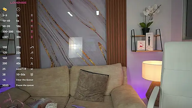 Snapshot of MilaCrave chatting on 09/29/25, 11:48 MilaCrave online show from 09/29/25, 11:48