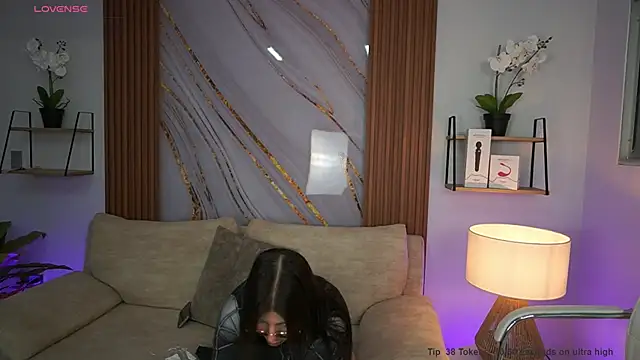 Snapshot of MilaCrave chatting on 09/30/25, 11:37 MilaCrave online show from 09/30/25, 11:37