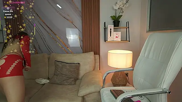 Snapshot of MilaCrave chatting on 10/03/25, 11:40 MilaCrave online show from 10/03/25, 11:40