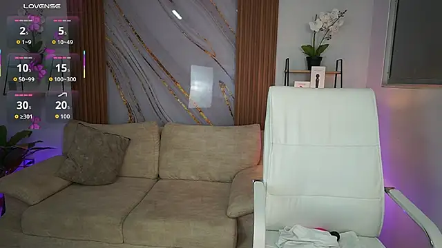 Snapshot of MilaCrave chatting on 10/07/25, 11:40 MilaCrave online show from 10/07/25, 11:40