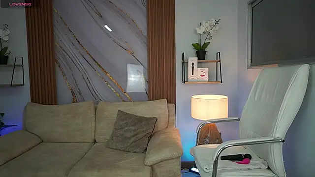 Snapshot of MilaCrave chatting on 10/08/25, 11:30 MilaCrave online show from 10/08/25, 11:30