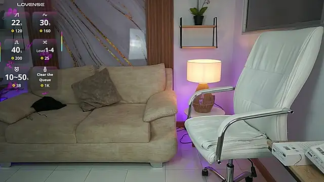 Snapshot of MilaCrave chatting on 10/10/25, 11:42 MilaCrave online show from 10/10/25, 11:42