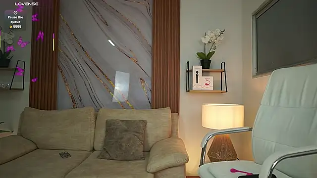 Snapshot of MilaCrave chatting on 10/11/25, 11:42 MilaCrave online show from 10/11/25, 11:42