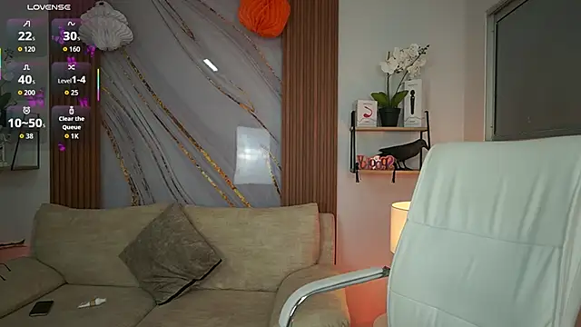 Snapshot of MilaCrave chatting on 10/16/25, 11:55 MilaCrave online show from 10/16/25, 11:55