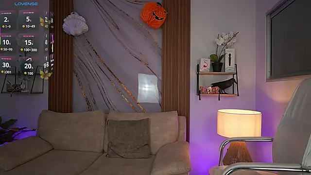 Snapshot of MilaCrave chatting on 10/21/25, 11:33 MilaCrave online show from 10/21/25, 11:33