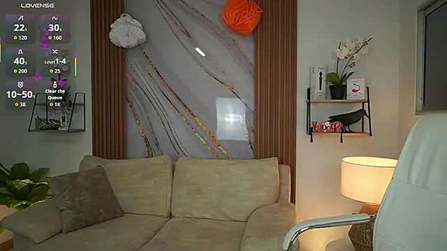 Snapshot of MilaCrave chatting on 10/23/25, 11:42 MilaCrave online show from 10/23/25, 11:42