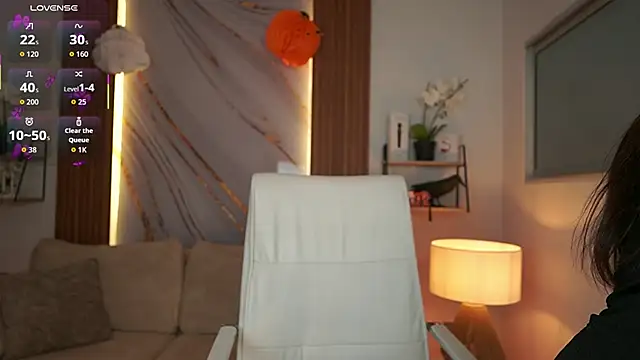 Snapshot of MilaCrave chatting on 10/24/25, 12:01 MilaCrave online show from 10/24/25, 12:01