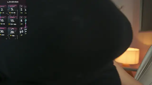 Snapshot of MilaCrave chatting on 10/25/25, 11:40 MilaCrave online show from 10/25/25, 11:40