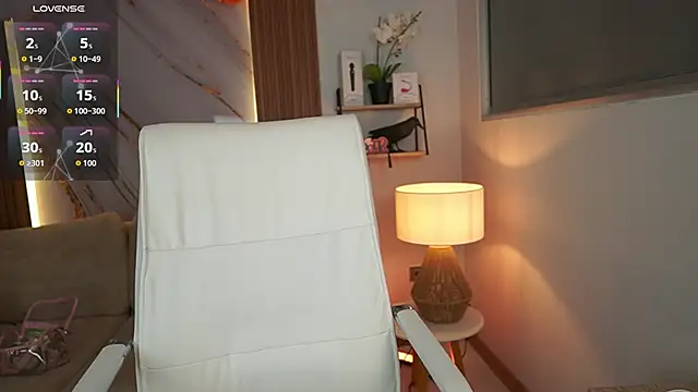 Snapshot of MilaCrave chatting on 10/27/25, 11:36 MilaCrave online show from 10/27/25, 11:36