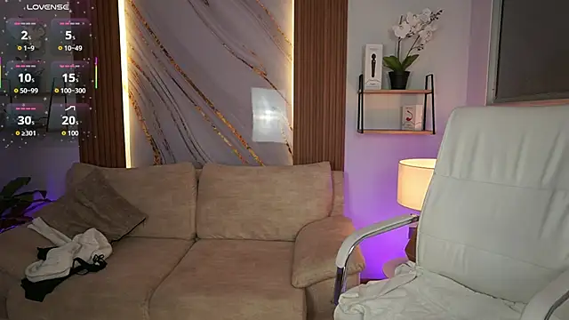 Snapshot of MilaCrave chatting on 11/06/25, 11:33 MilaCrave online show from 11/06/25, 11:33