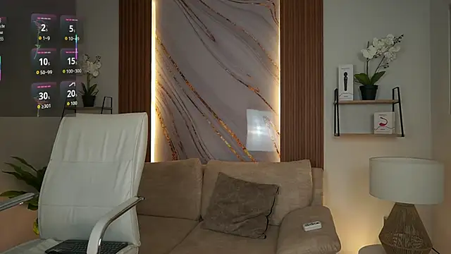 Snapshot of MilaCrave chatting on 11/08/25, 11:43 MilaCrave online show from 11/08/25, 11:43