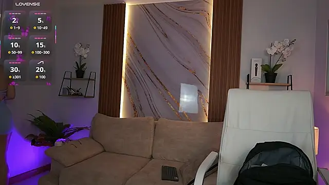 Snapshot of MilaCrave chatting on 11/14/25, 11:53 MilaCrave online show from 11/14/25, 11:53