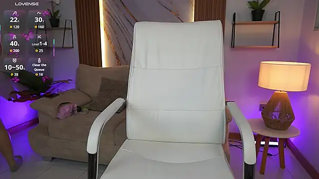 Snapshot of MilaCrave chatting on 12/01/25, 11:37 MilaCrave online show from 12/01/25, 11:37