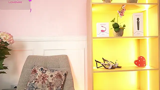 MilaCrave online show from 02/03/26, 11:37