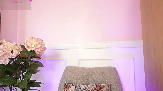 MilaCrave online show from 02/09/26, 11:36