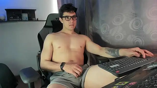 Snapshot of yourfavoriteboy__ chatting on 09/21/25, 04:41 yourfavoriteboy online show from 09/21/25, 04:41