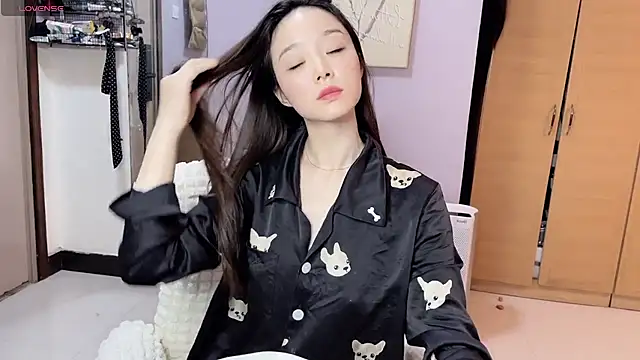 Y2Luvk online show from 11/04/25, 09:25